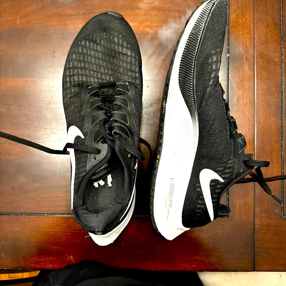 Women’s Nike size 8